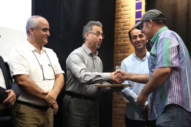 مجید حامد حق دوست
ساعد نیکذات
وجیه اله شیرمحمدی
اهدای جوایز نخستین جشنواره عکس هشت مجید حامد حق دوست ساعد نیکذات وجیه اله شیرمحمدی اهدای جوایز نخستین جشنواره عکس هشت